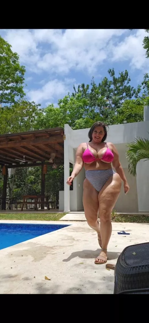 Hip cleavage is sooo hot 