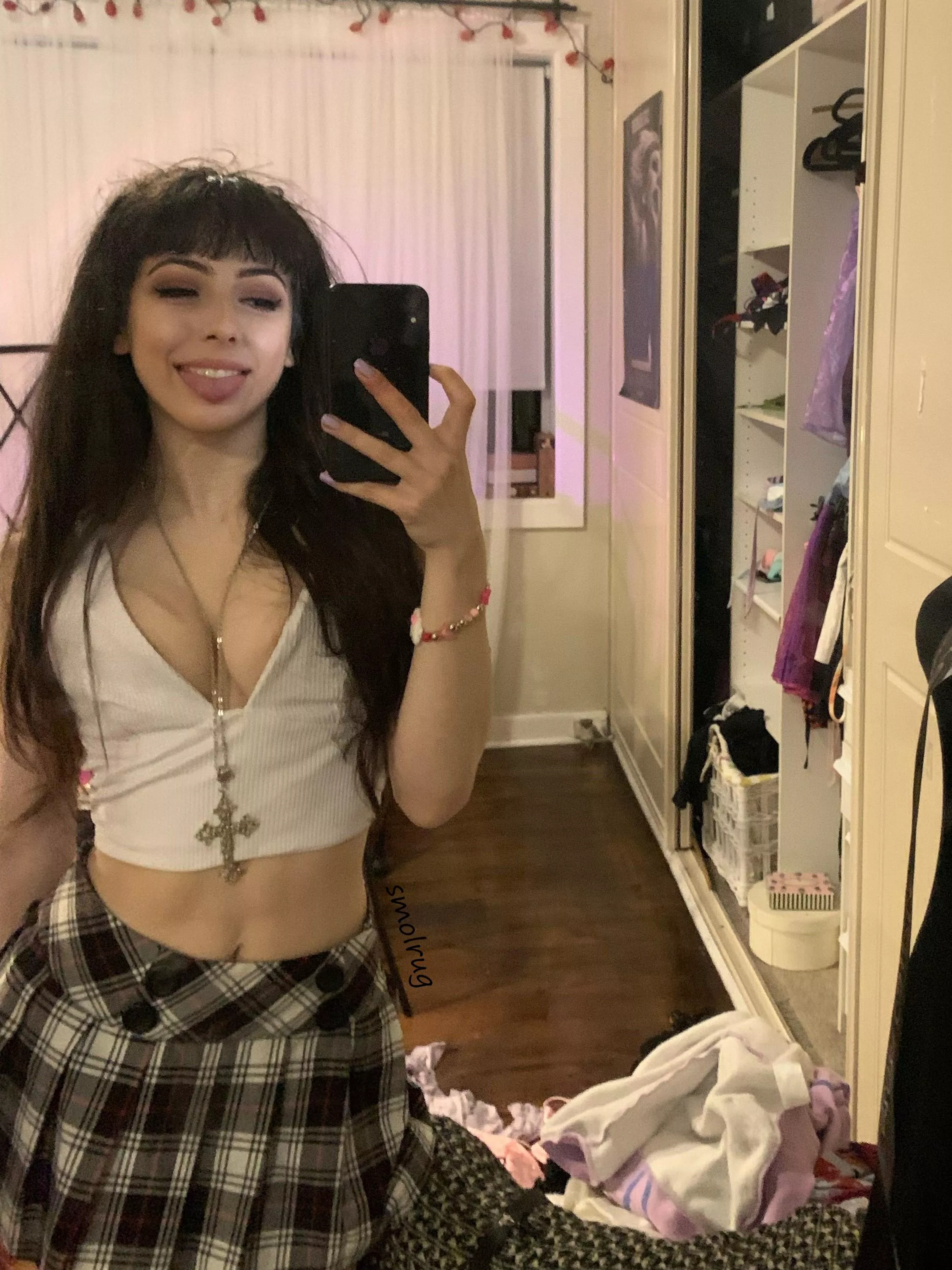 hope u like smol girls with bangs 🤍18f