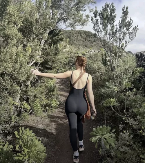 I Love When Guys Hike Behind Me