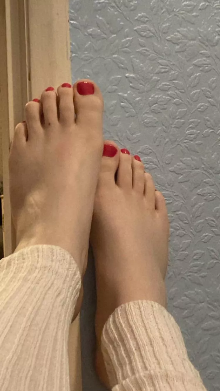 I might have cute feet. Idk?