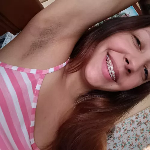 I usually let the hairs in my armpit grow