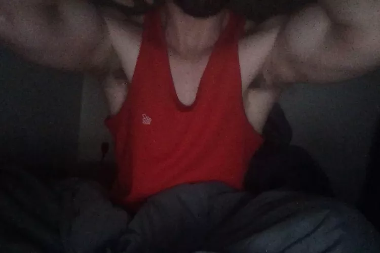 Love sniffing my hairy pits 