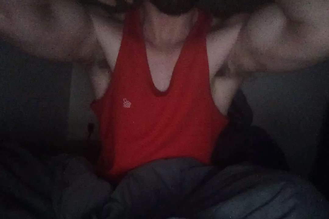 Love sniffing my hairy pits 