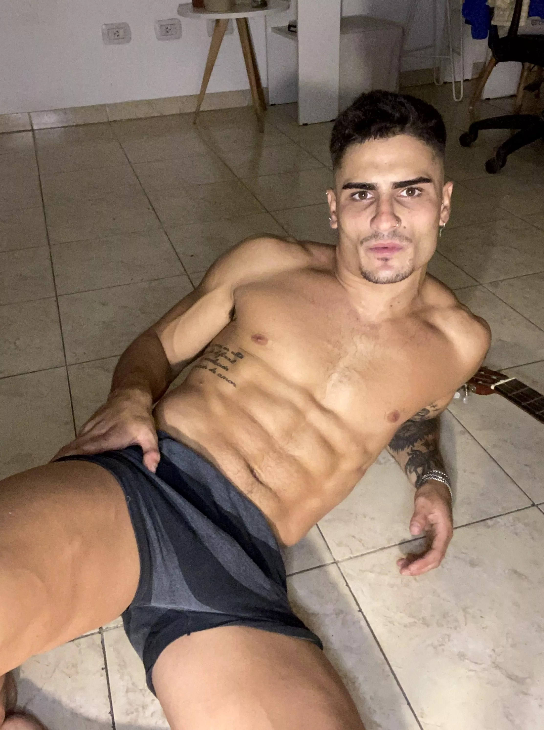 Rate My Abs: Am I Bruce Wayne or Hulk?