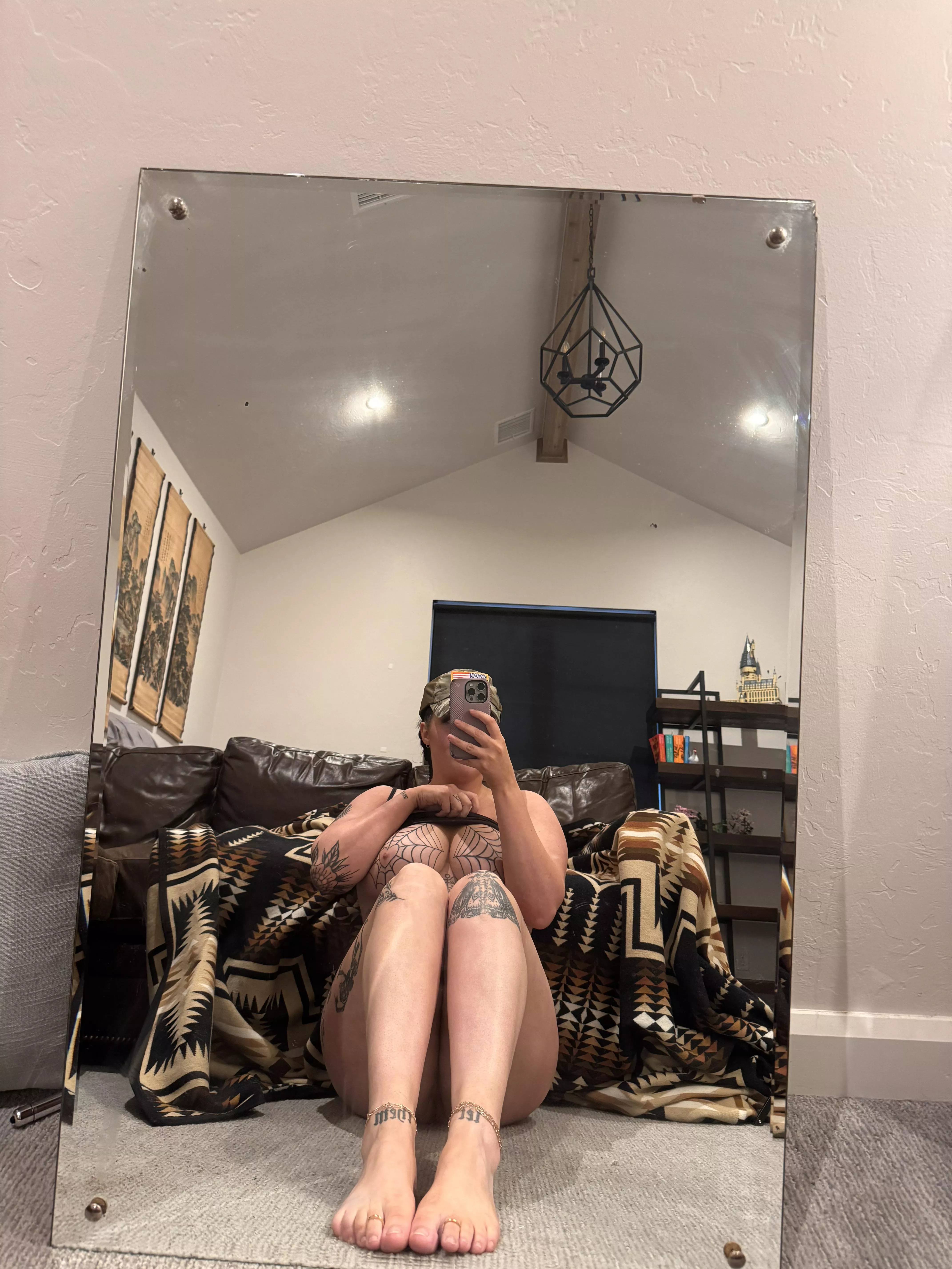 Roses are red, violets are blue, I like my webs… what about you? 🕸️