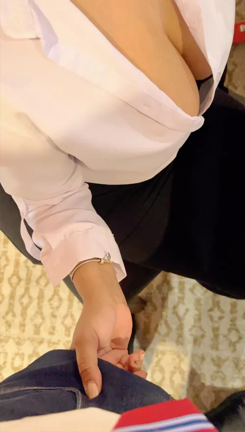 A good secretary pays close attention to the job at hand 