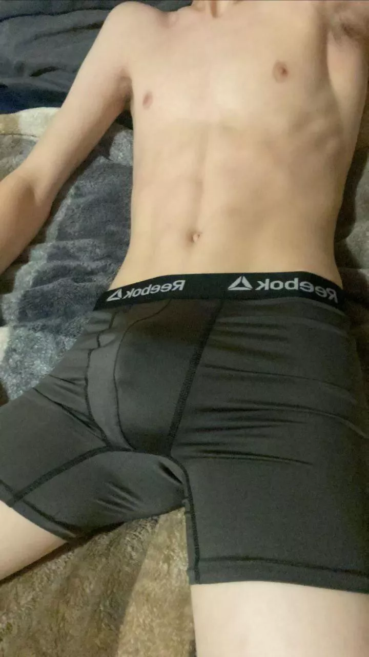 any horny boys wanna chat?