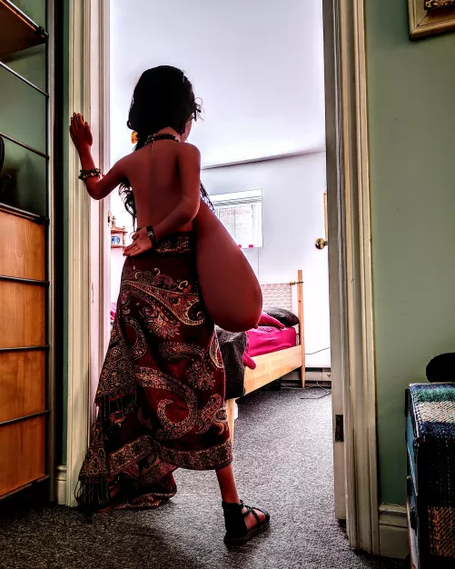 Becky giving us a little side bewb...