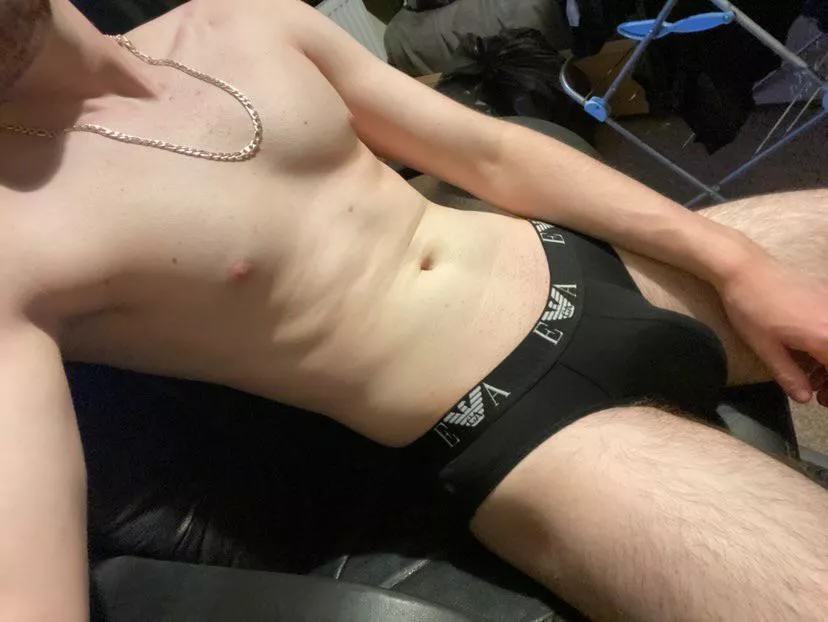 Bi gym bro and gamer anyone? 😏