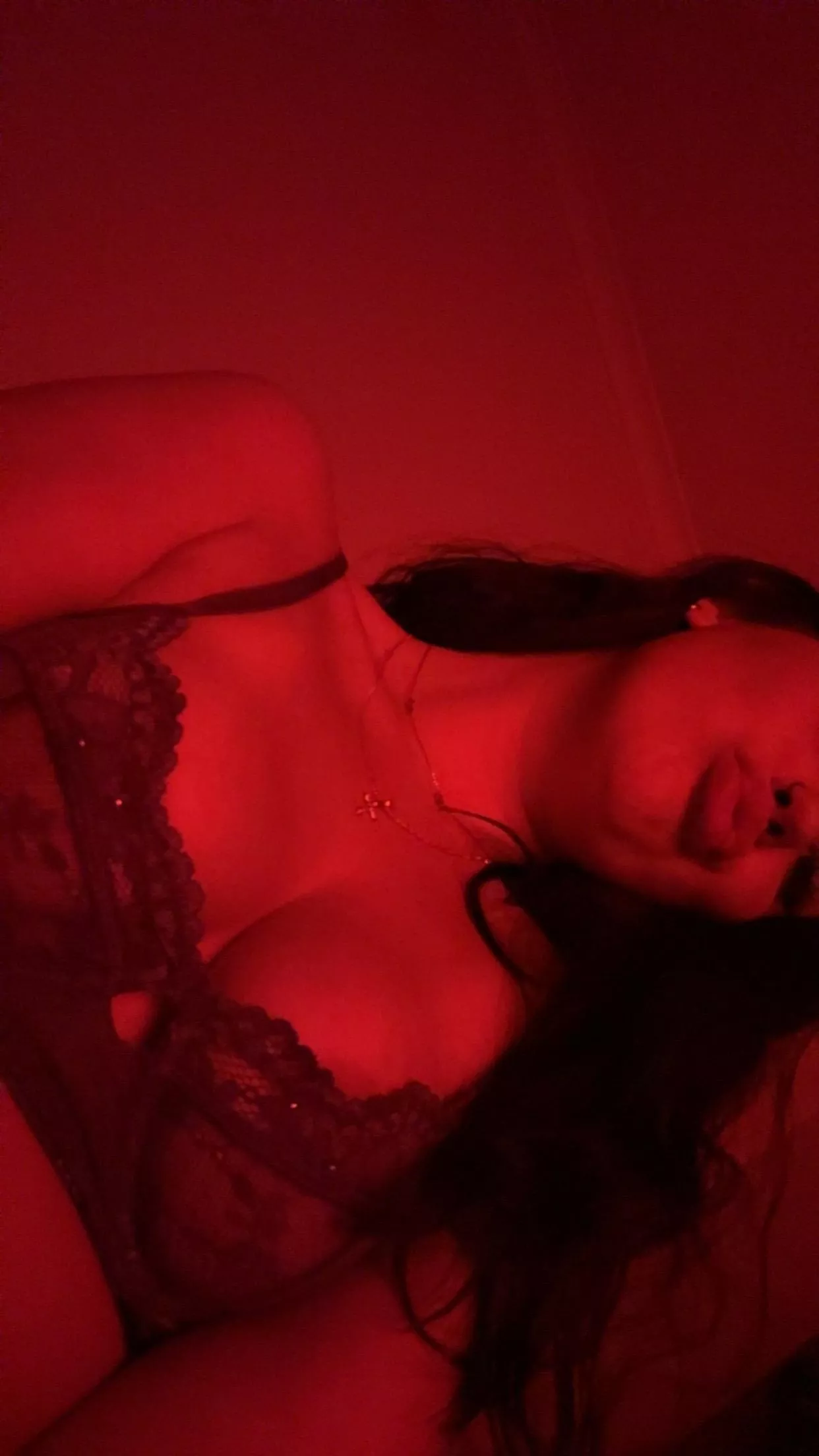 can u shower me kisses daddy? hit me up!😚😚😚