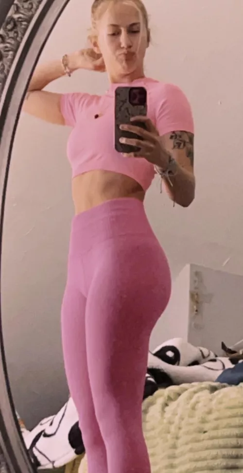 college chick in pink 🐷 