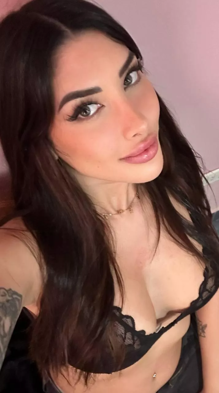 come closer i just wanna show you something