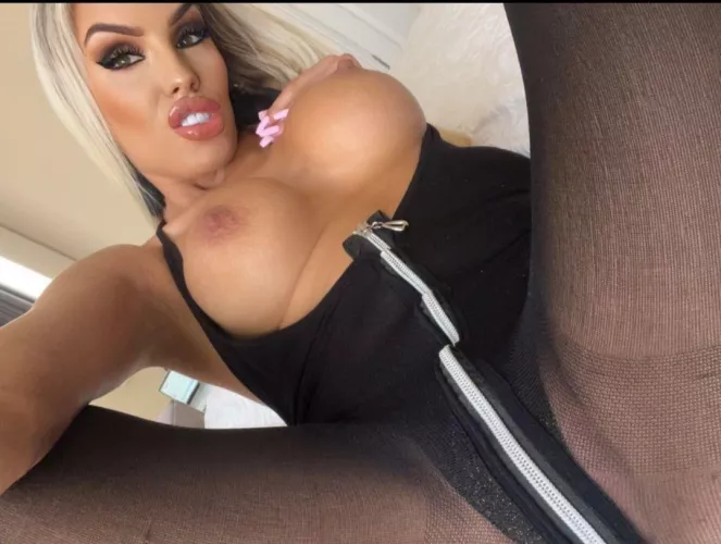 do you prefer an obedient or a naughty bimbo?