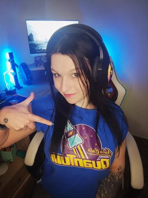 Me as a smiling game girl :) [F]