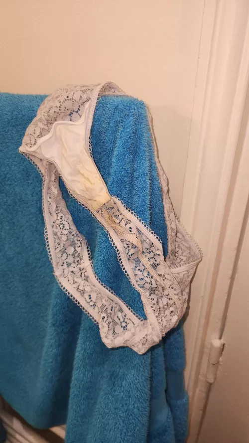 my cousin will be staying and sharing my bathroom for a few months, she's been leaving those everytime she showers I'm so lucky 🤤 I think she's been wearing those a few days should I nut in them and see what she does? 