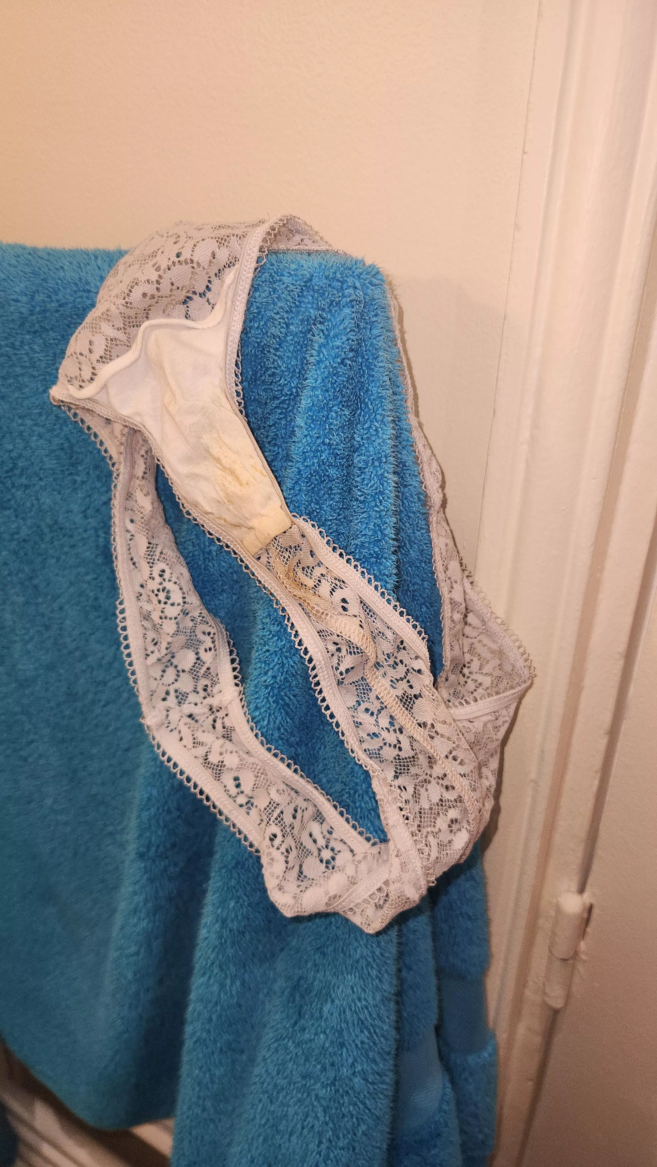 my cousin will be staying and sharing my bathroom for a few months, she's been leaving those everytime she showers I'm so lucky 🤤 I think she's been wearing those a few days should I nut in them and see what she does? 