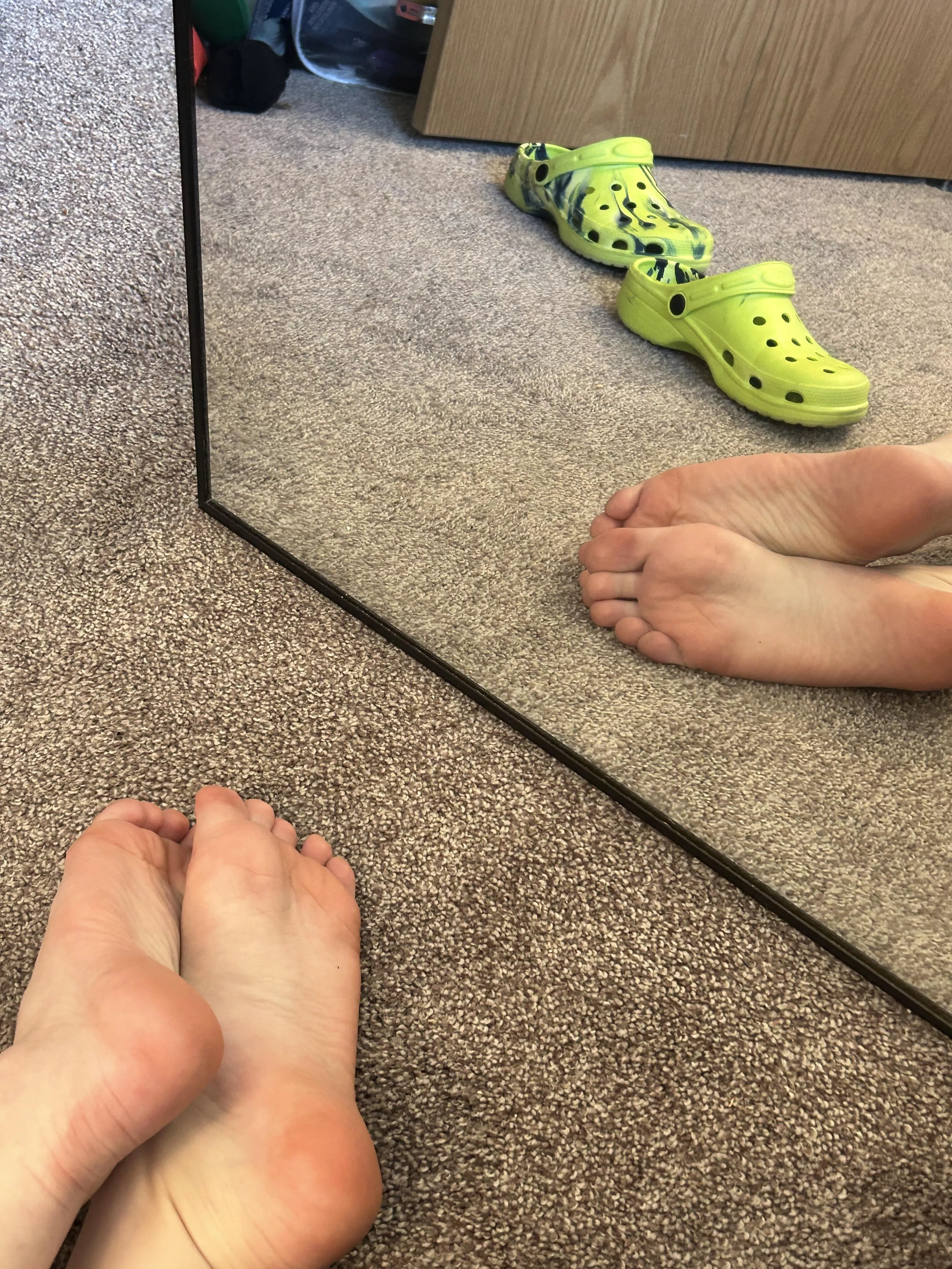 My feet are ready to give you a rich massage on your cock