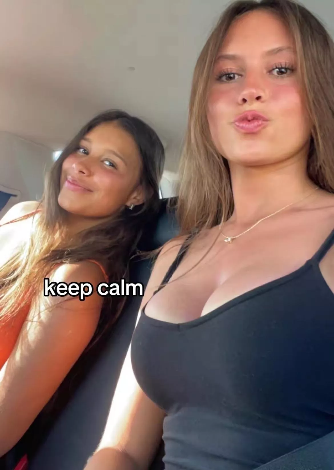 Orange hates when her superior friend insists on taking selfies