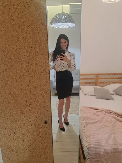 Pencil skirts are my fav 🖤