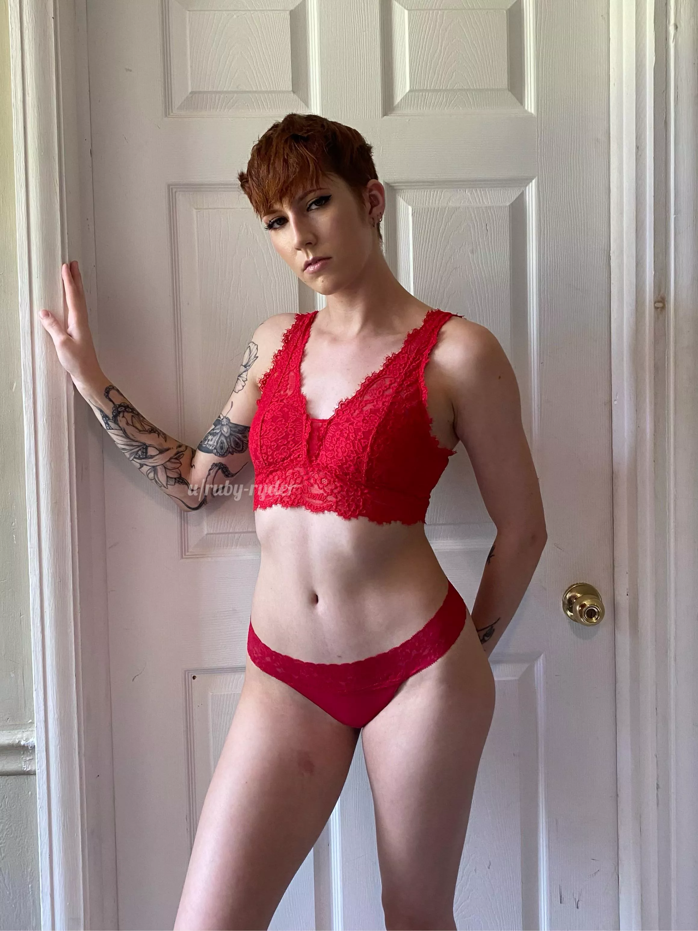 Red hair and red lace