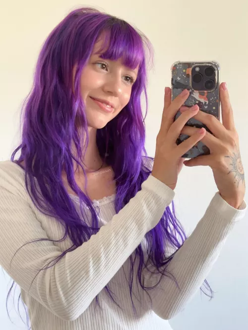 smile from neon alt cutie 