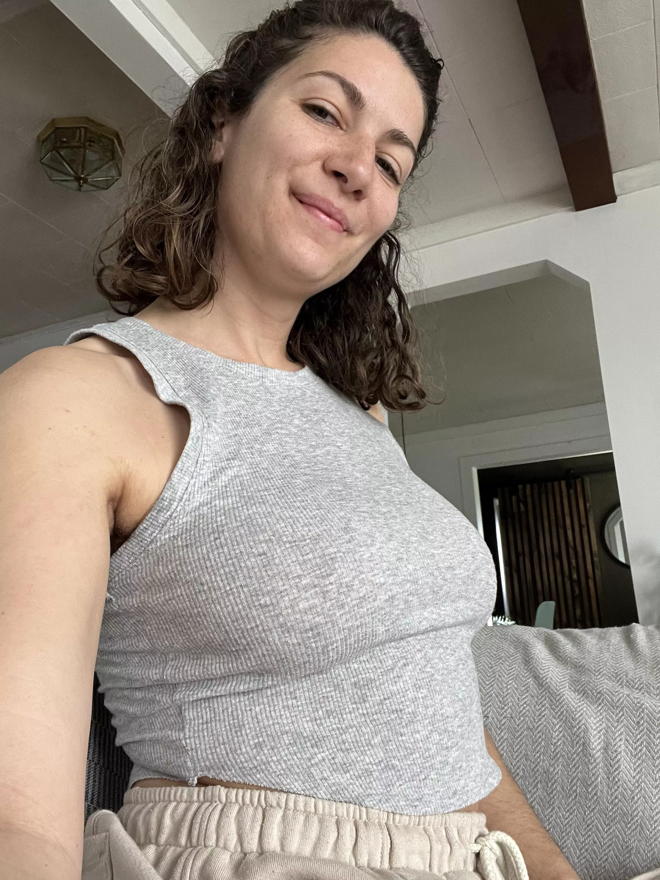 Someone bring me a coffee [f]