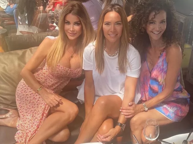 3 friends (1 very different)