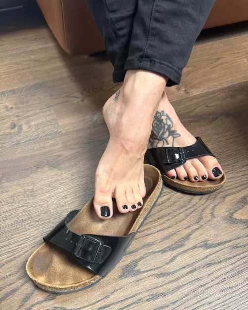 A match made in shoe heaven: My black toe nails and Birkenstocks are the perfect pair!