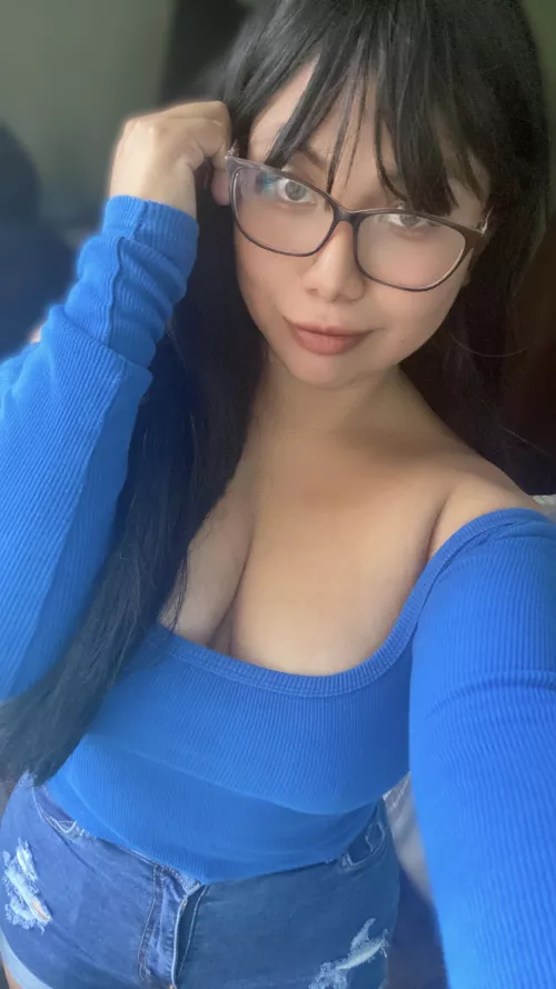 Braless is definetely the way to go :)