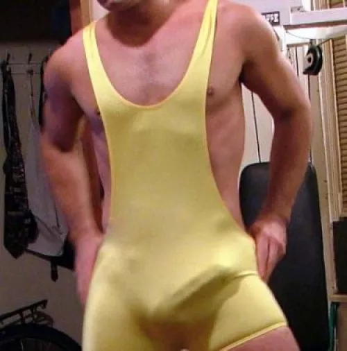 Bulging in yellow  