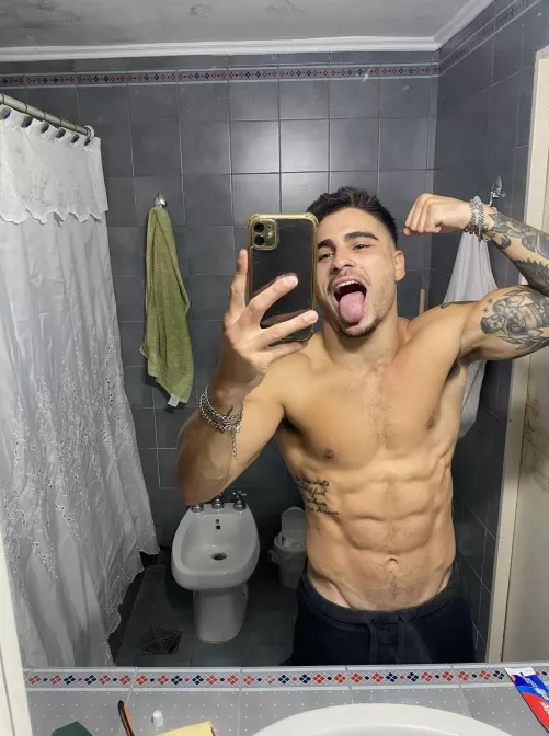 Do these abs make me look hot?