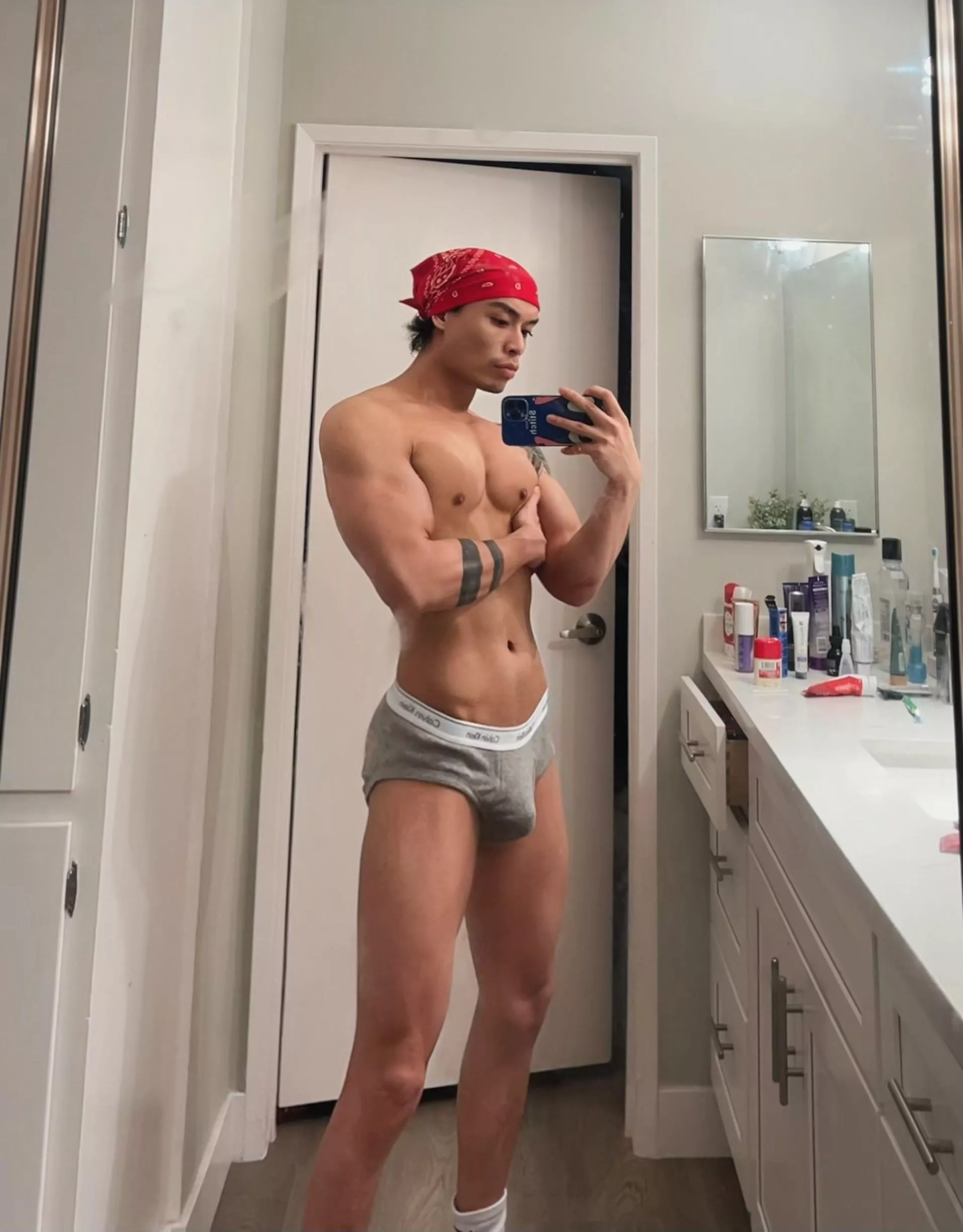 Don’t mind the dirty mirror 🤙🏽