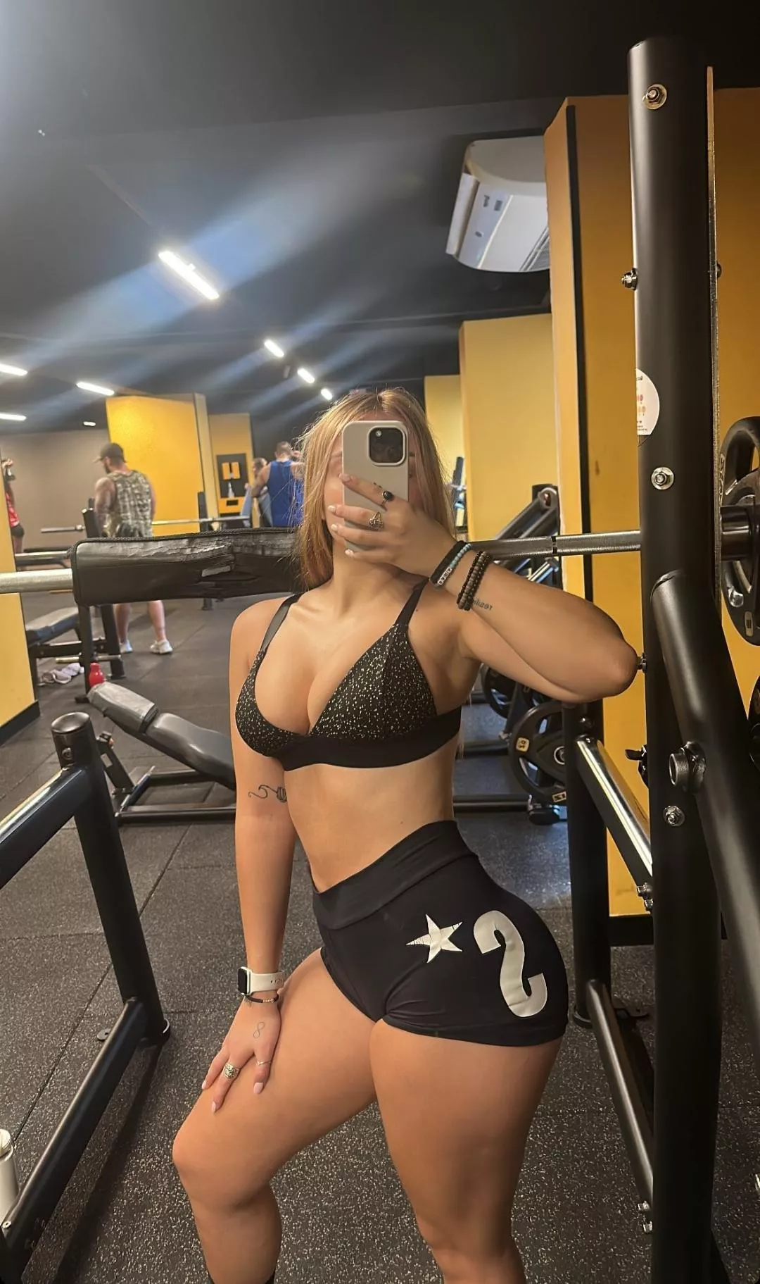 [F] Working hard to show off that body to you