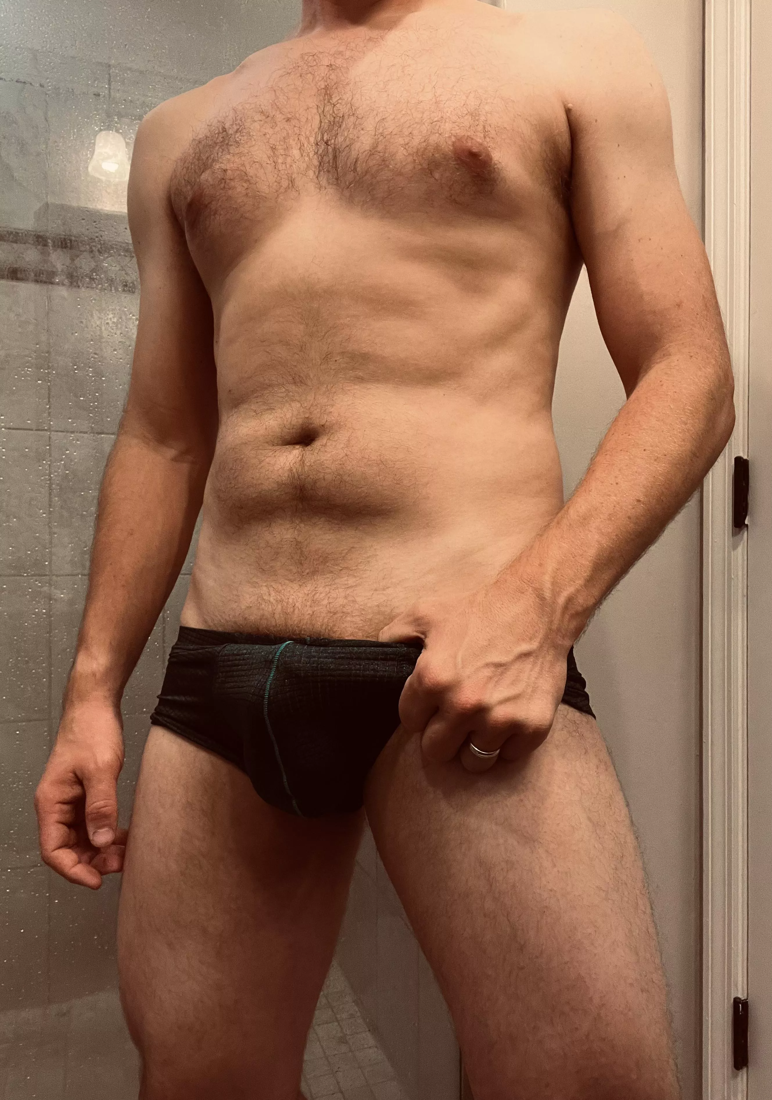 Happy Friday, sexy neighbors!