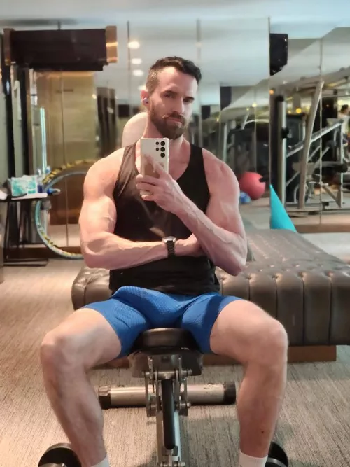 I'm trying to workout but getting distracted...