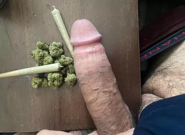 Long ass day at work time for a little stress relief 😮‍💨🌿💨😜🤘🏽[M]