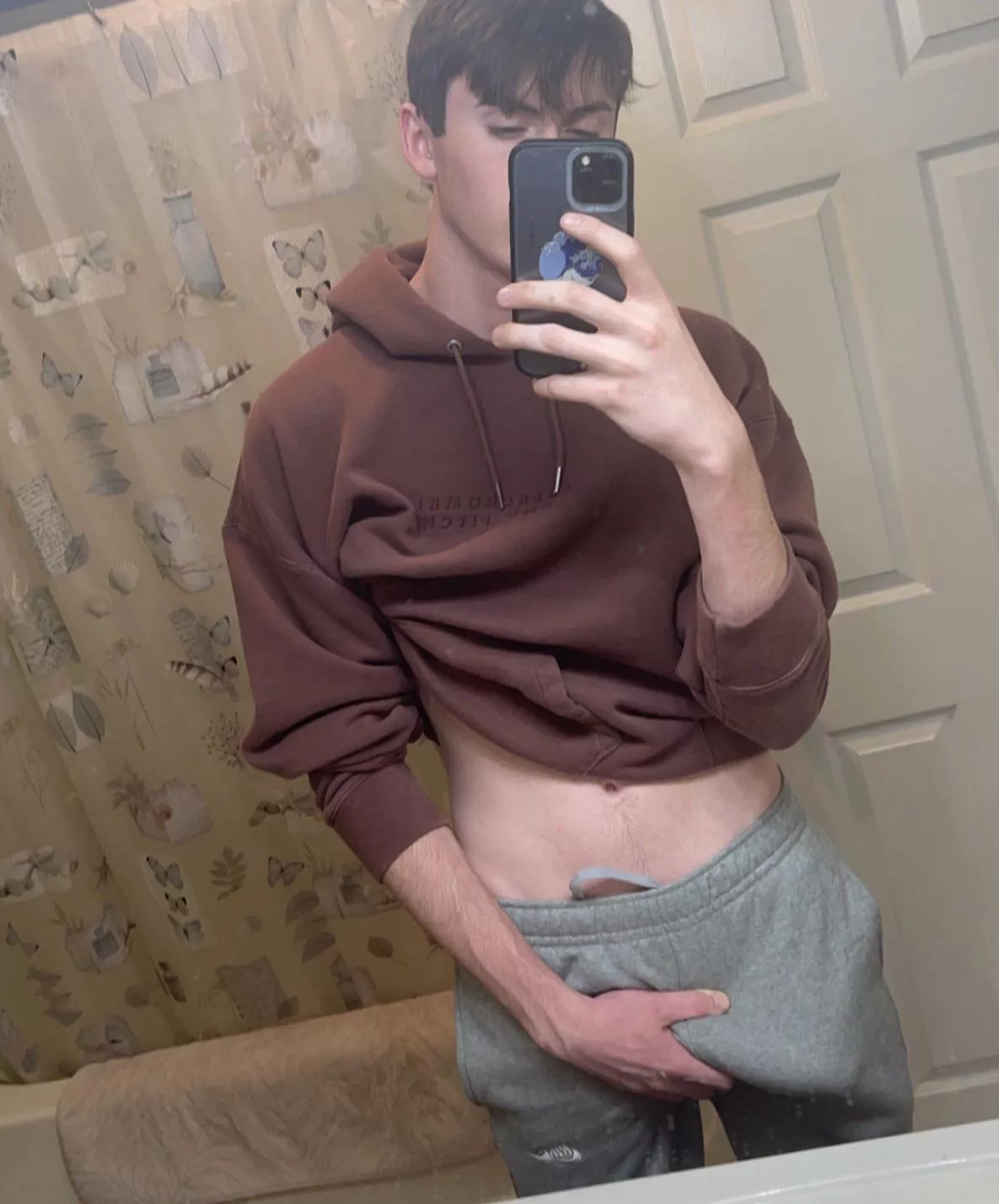 (21) Gotta love showing off in the sweats