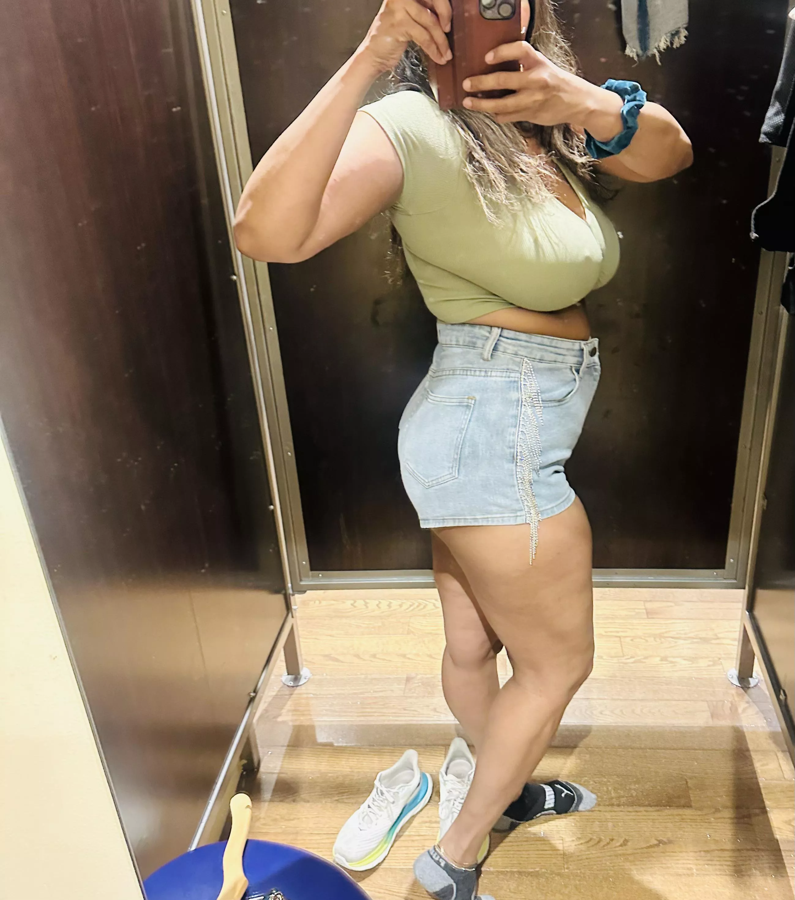 Casual top. Buy? [F]