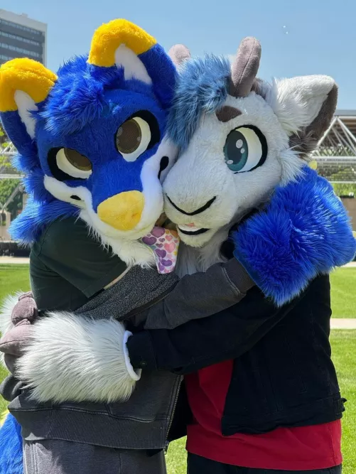 Fursuited with my Friend Today!
