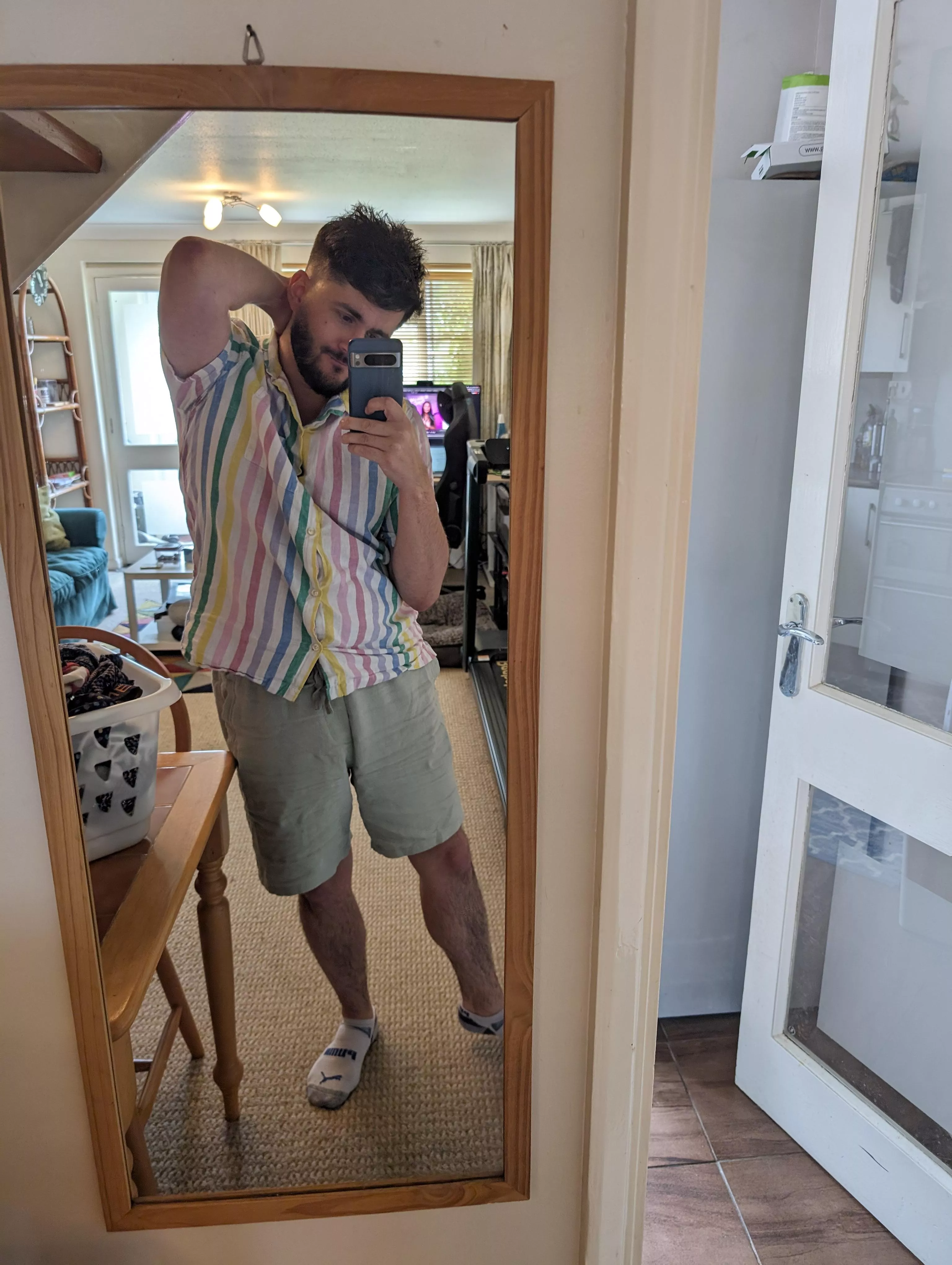 Heyyy UK guy here, I'd love to make some friends. Some people just to chat about our day, etc. I've got a dog, love gaming and baking! Drop me a message 