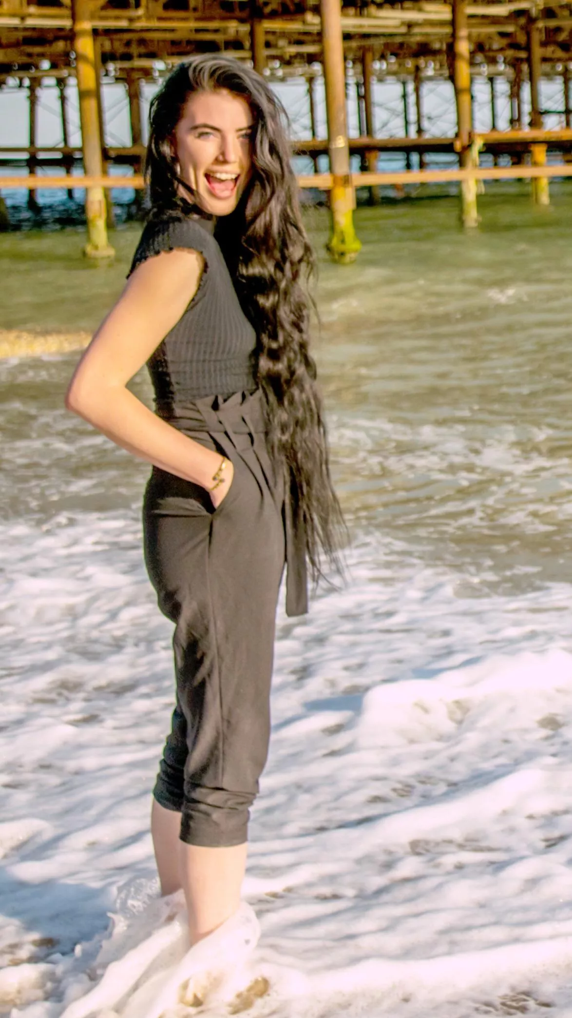 I bet you love my long Goddess hair as much as I'm loving this water 😏👸