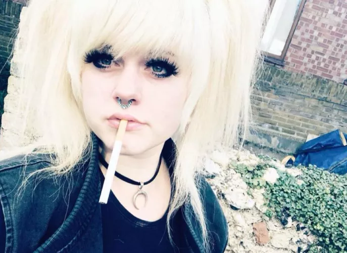 I can be one of your vices 🖤