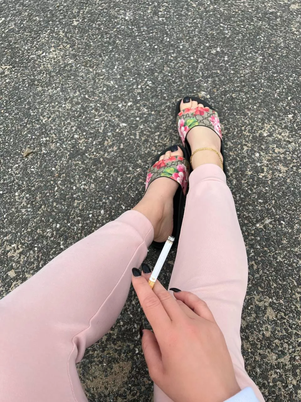 I'm only enjoy my cigarette👼