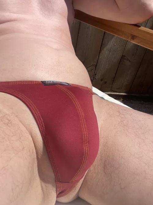 It so tiny it barely hold the package 🥰 (40+)