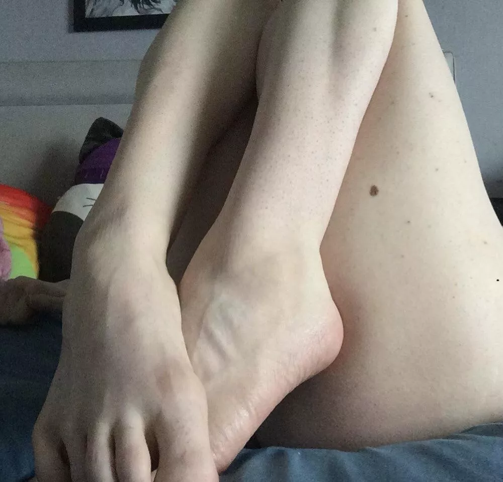 Let me rest my feet on ur face 💋