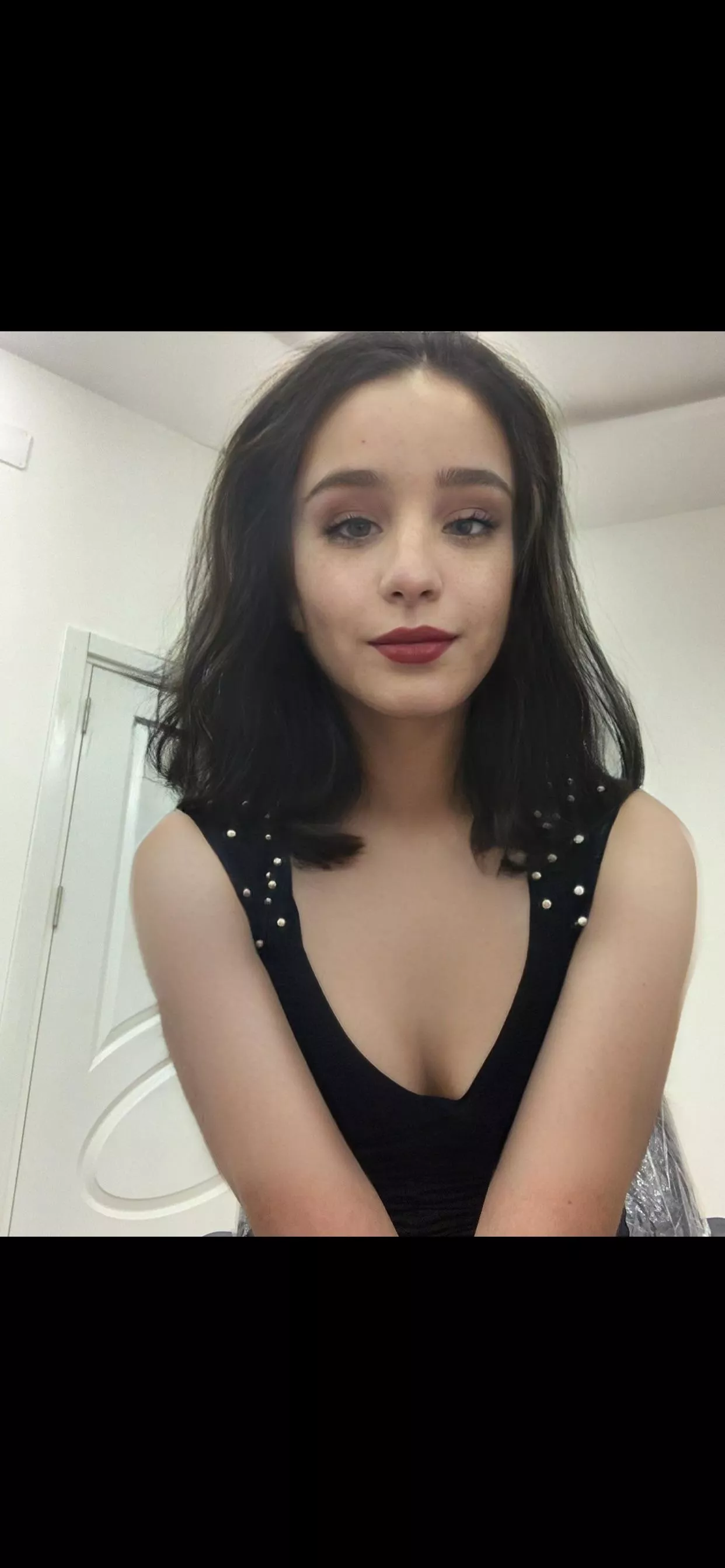 Ruin my make up with your cum 💦