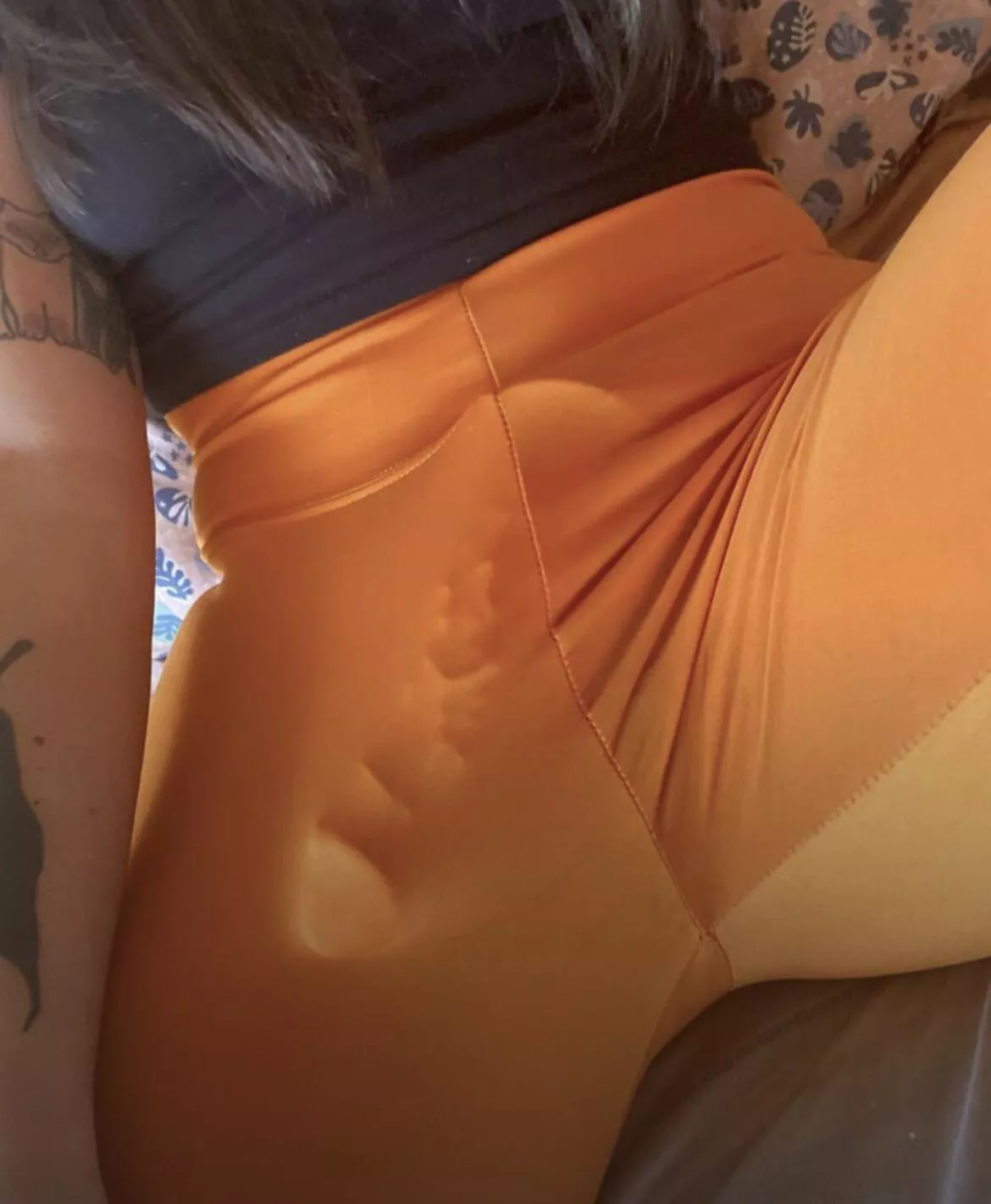 say ‘YES if you know what behind that pants