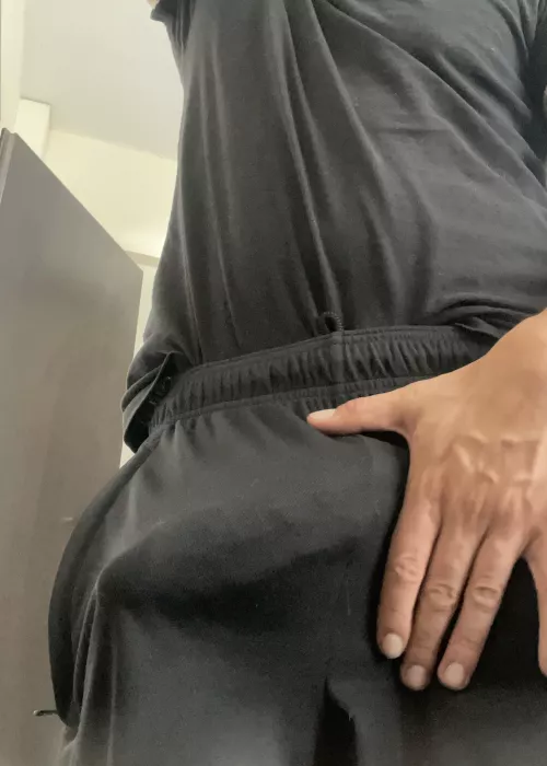 When the fabric is too thin you can still see the veins through the shorts (m35)