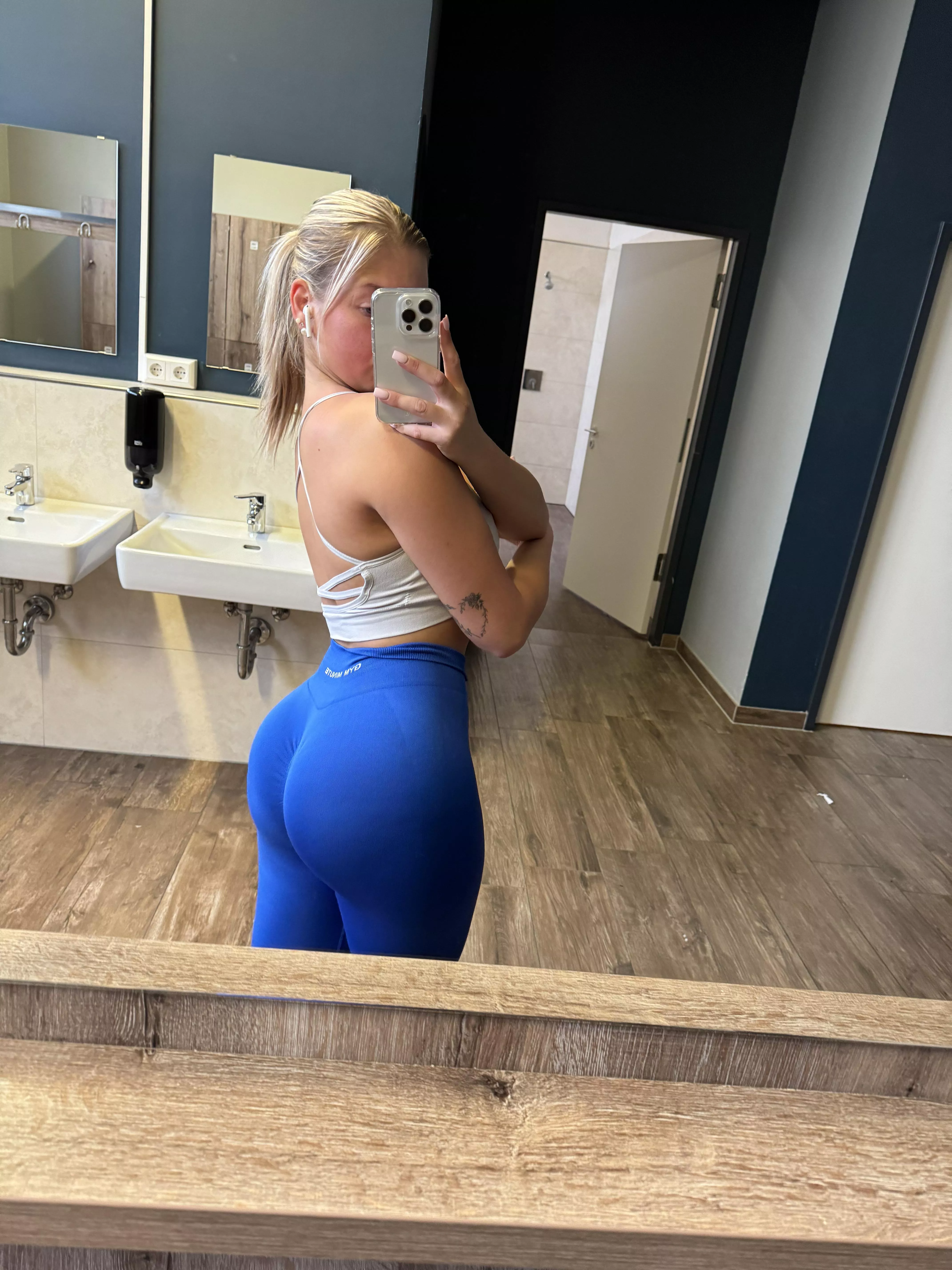   Where’s my daddy who helps me out my leggings