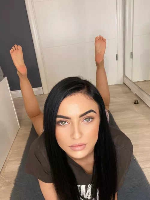 Would you tongue-bathe my soles after our first hangout?